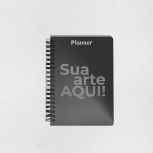 Planner A4 / A5 Capa dura Capa dura Tamanho 15 x 21 cm ou 21 x 29,7 cm Cor: Capa 4/0 -  Miolo 1/1 Preto Papel Capa: Papelão paraná revestido em couchê 170g | Papel Miolo: Offset 75g Encadernação Wire-o Produzido e Faturado por P.M.G.E. Ltda